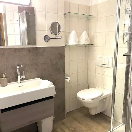 ガストホフ ペンション ウンド フェヴォス ツル ツウィーレ *