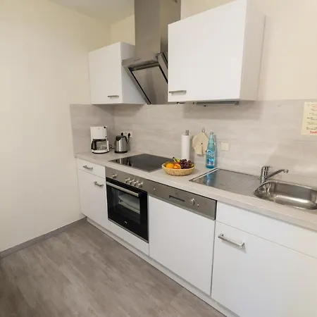 アパート ガストホフ ペンション ウンド フェヴォス ツル ツウィーレ *