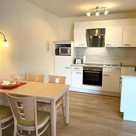 アパート ガストホフ ペンション ウンド フェヴォス ツル ツウィーレ *