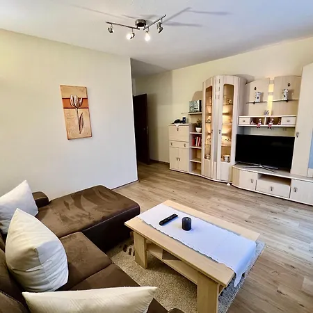 ガストホフ ペンション ウンド フェヴォス ツル ツウィーレ