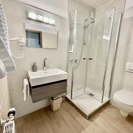 アパート ガストホフ ペンション ウンド フェヴォス ツル ツウィーレ ヴィリンゲン