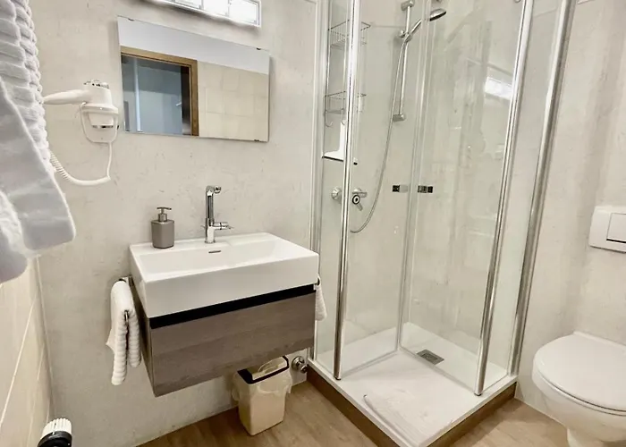 Zur Zweere Lägenhet *